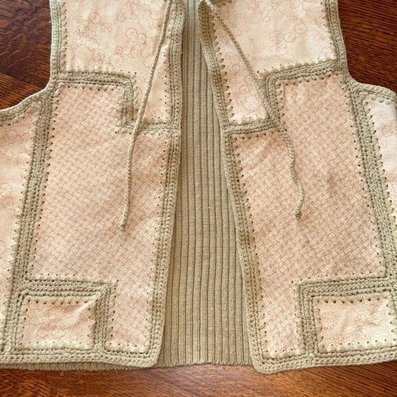 Vintage 60’s 70’s Boho Patchwork Suede Crochet Tie Neck Knit Vest Size Small - Picture 10 of 13